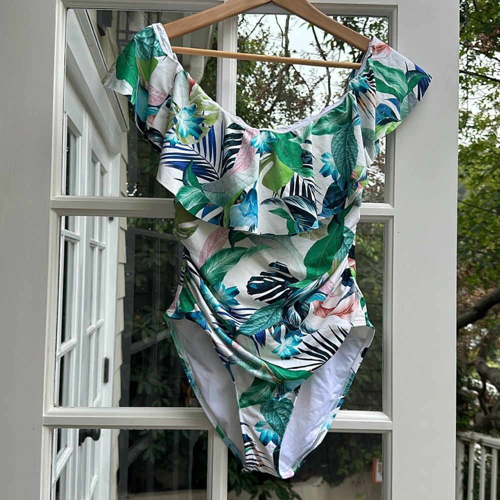 Gorgeous one piece Bathing Suit